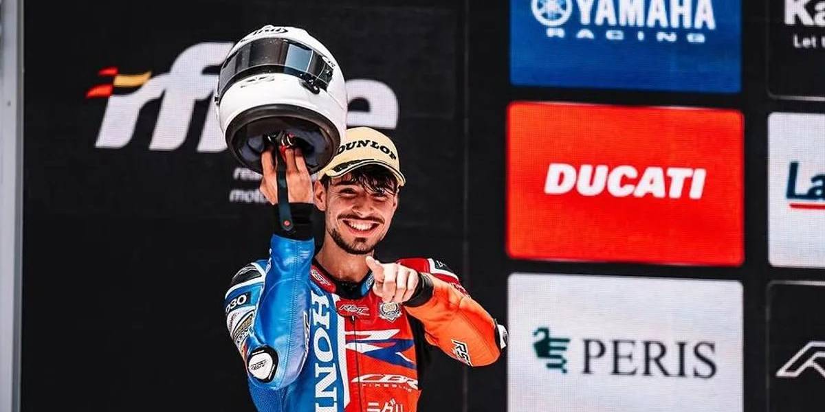 Fallece Borja Gómez, piloto español de motociclismo, tras un accidente en el circuito francés de Magny-Cours.