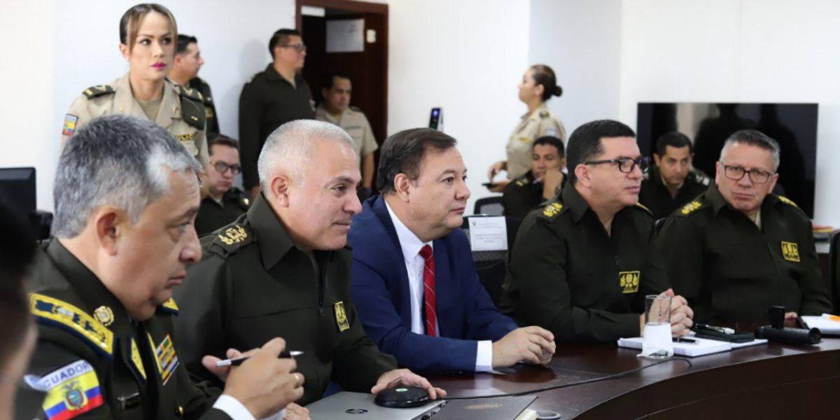 Generales desvinculados por el femicidio de Bernal estuvieron en una reunión con Juan Zapata