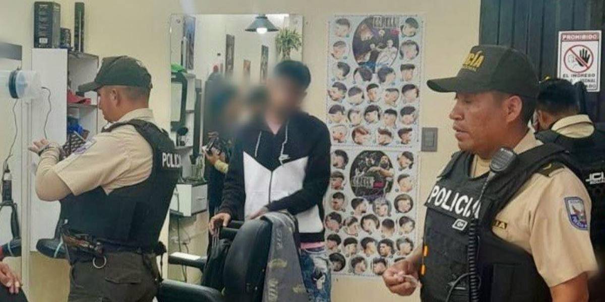 Un peluquero fue detenido en el sur de Quito por presuntamente vender drogas