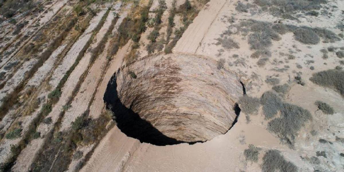 Lo que se sabe hasta ahora del misterioso socavón gigante que apareció en el desierto de Chile