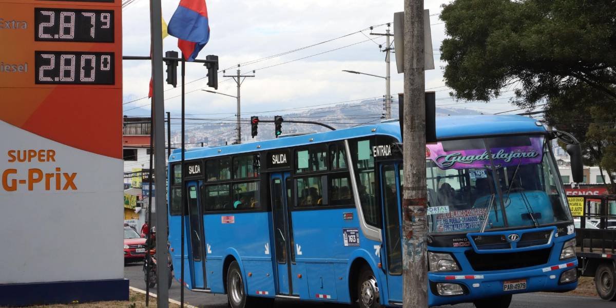 Perú paga más por el diésel, pero el precio de sus productos y del transporte de pasajeros se equipara a los de Ecuador