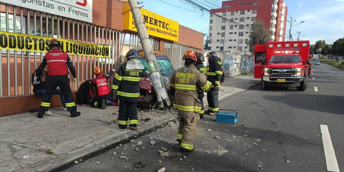 Quito: 1 770 postes de electricidad derribados por accidentes en cuatro años
