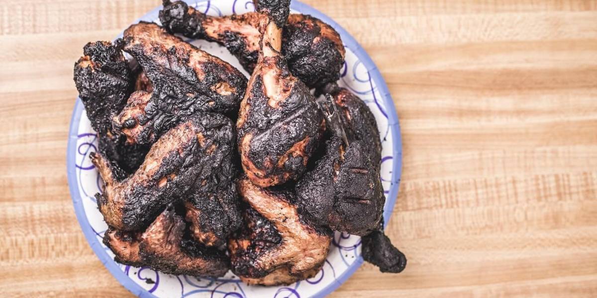¿Comer comida quemada causa cáncer? Esto dicen los expertos