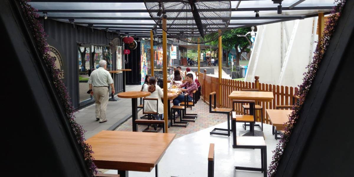 Guayaquil decide mantener uso de mascarillas en espacios cerrados por leve alza de COVID