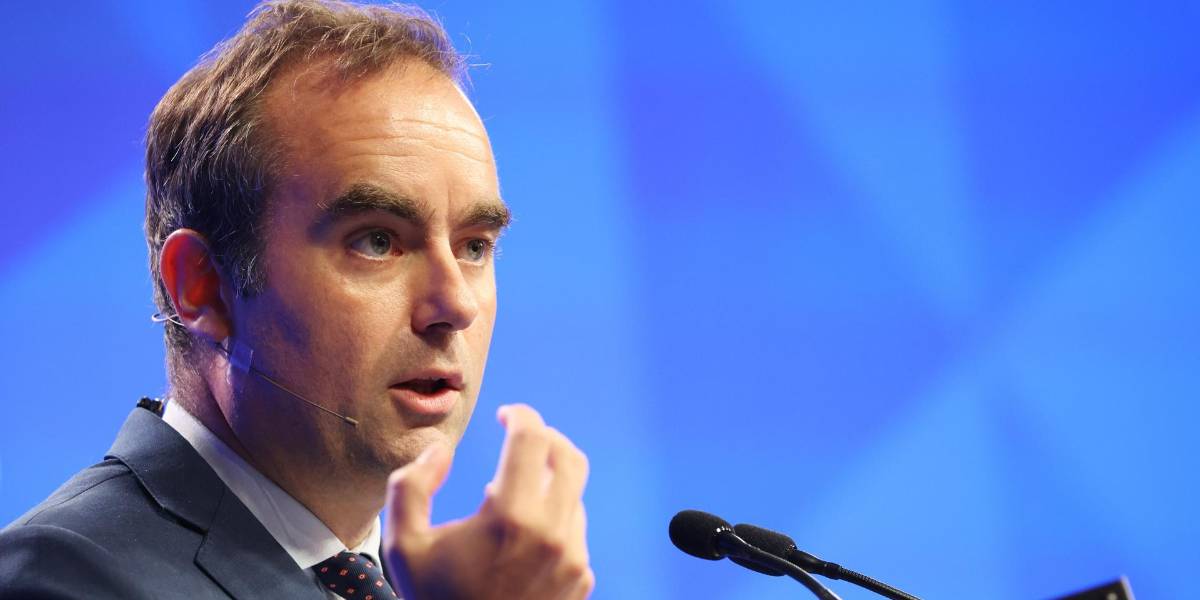 Francia: Macron nombra rápidamente a un primer ministro para intentar cerrar la crisis política