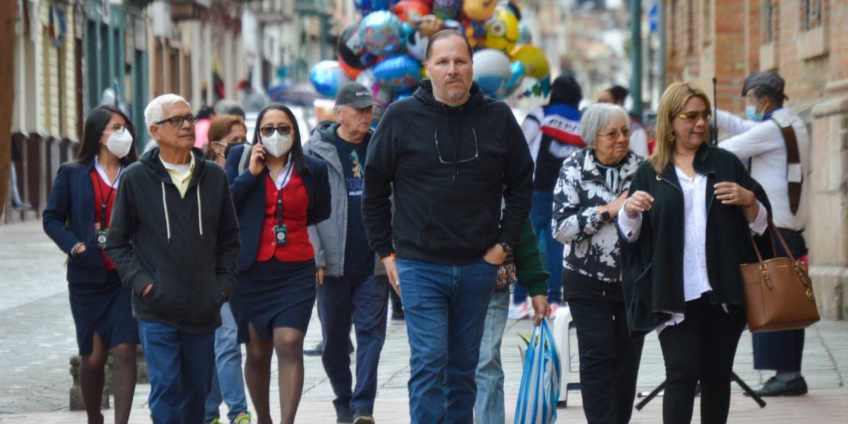 Ecuador ve una notable reducción de covid-19 y elimina el teletrabajo