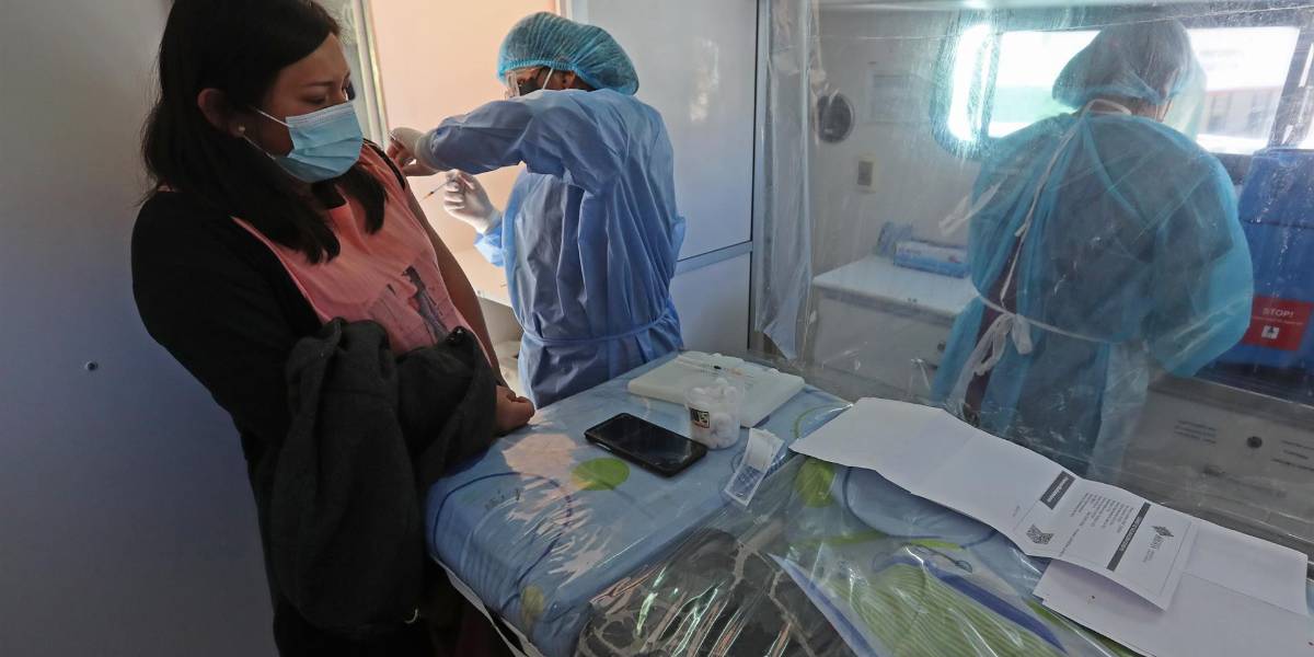 El 75% de Latinoamérica sin vacunación completa y otras claves de la COVID-19