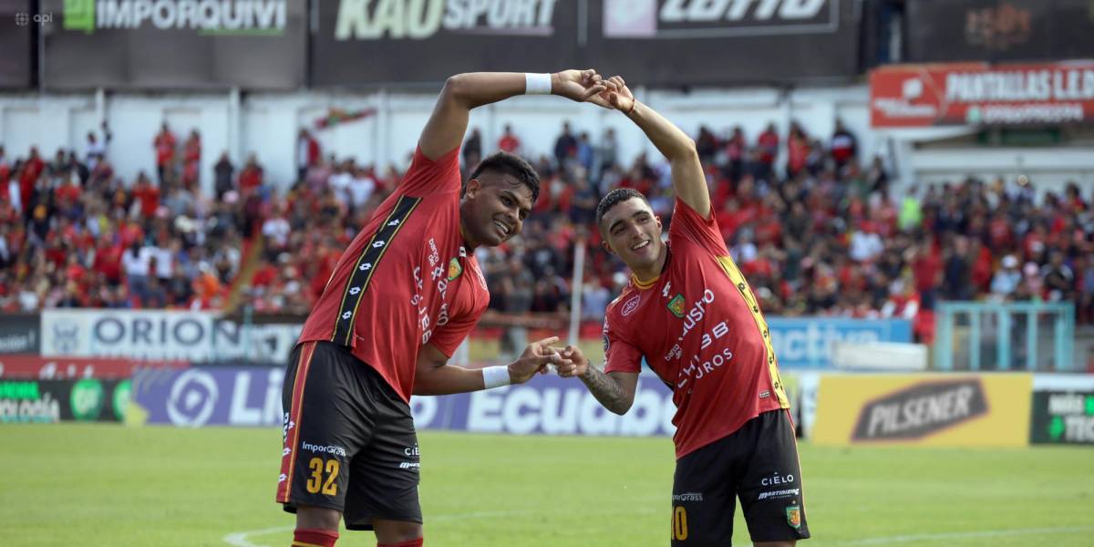 Deportivo Cuenca derrotó 3-1 a Universidad Católica en el Alejandro Serrano Aguilar
