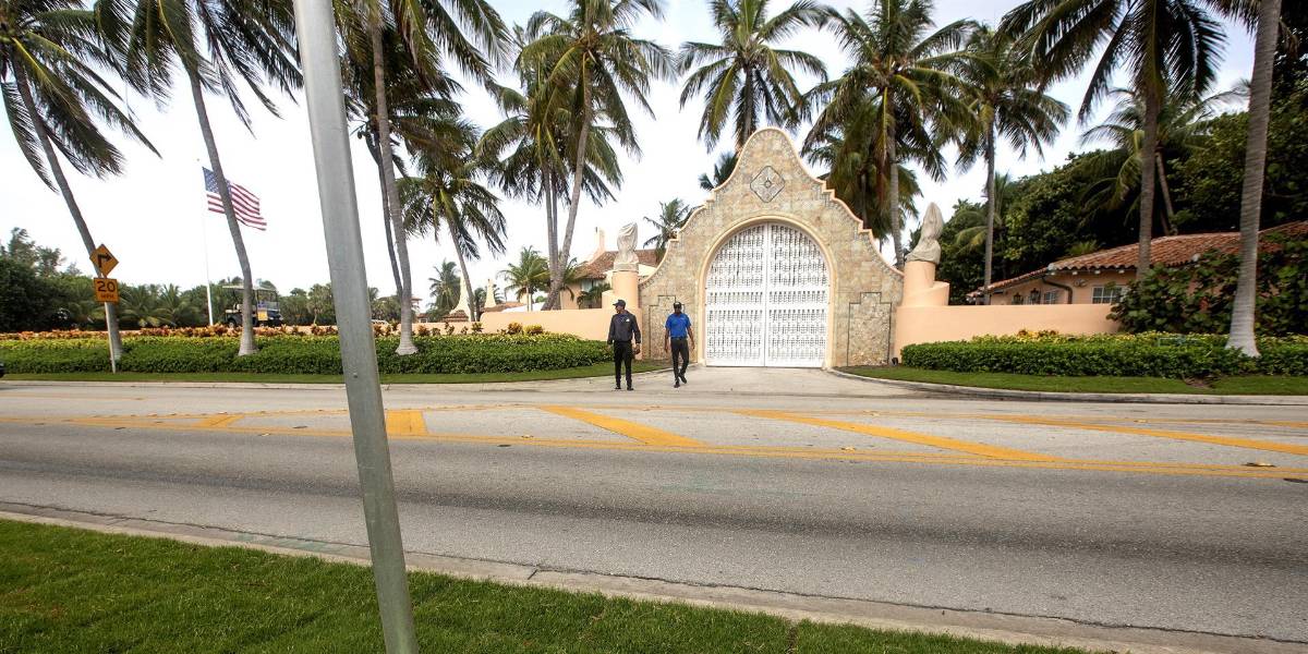 Doce cajas sacaron de la casa de Donald Trump, en el allanamiento del FBI