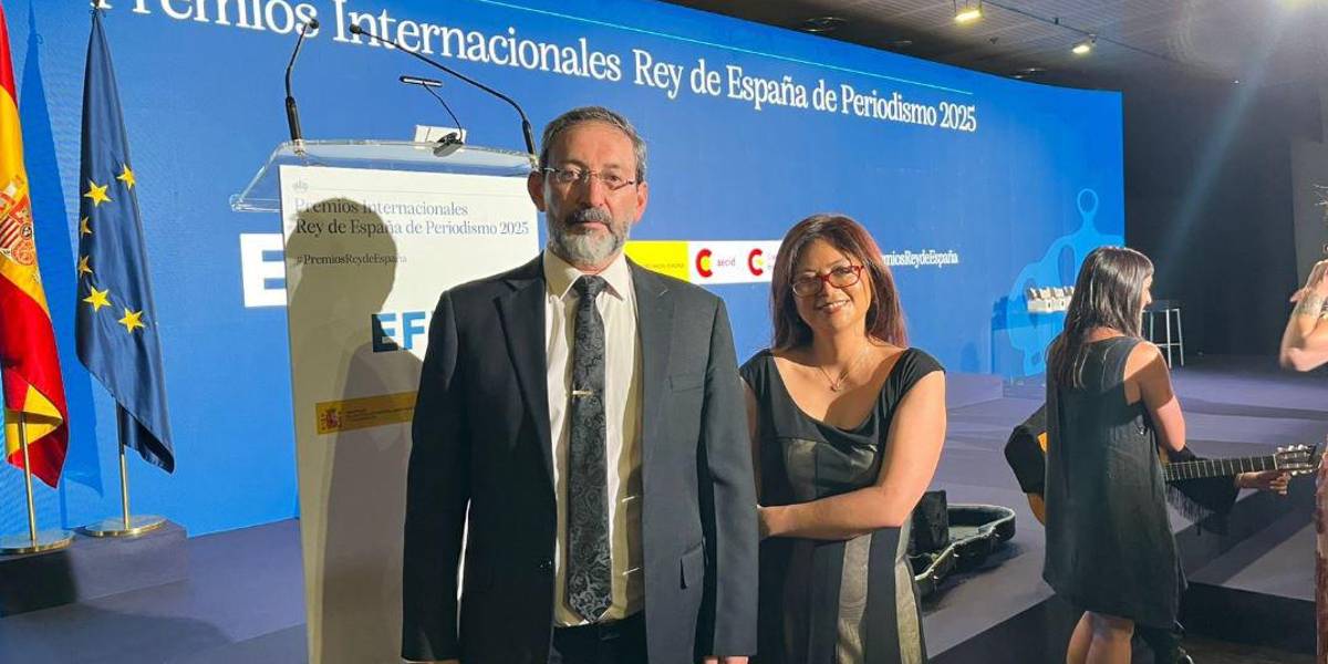 Juan Carlos Calderón y Susana Morán, periodistas ecuatorianos, ganaron el Premio Rey de España 2025