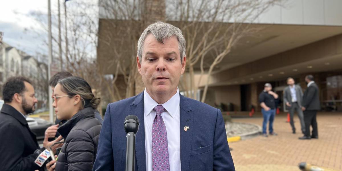 EE.UU. confirma que el armamento soviético de Ecuador irá a Ucrania para la guerra contra Rusia