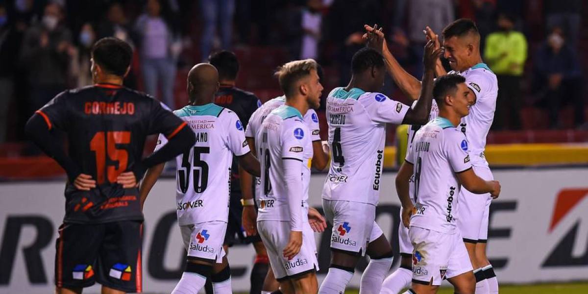 Liga de Quito triunfa y le pisa los talones a Barcelona SC por la punta del torneo