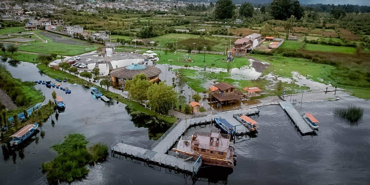 Se reportó un desbordamiento a las orillas del Lago San Pablo por las fuertes lluvias