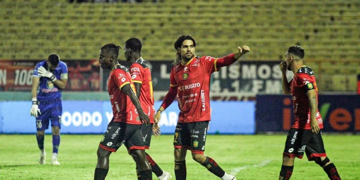 Pablo Magnín: Es una vergüenza, no es que sea negativo, pero no se podía jugar, de hecho los chicos de Emelec tampoco querían