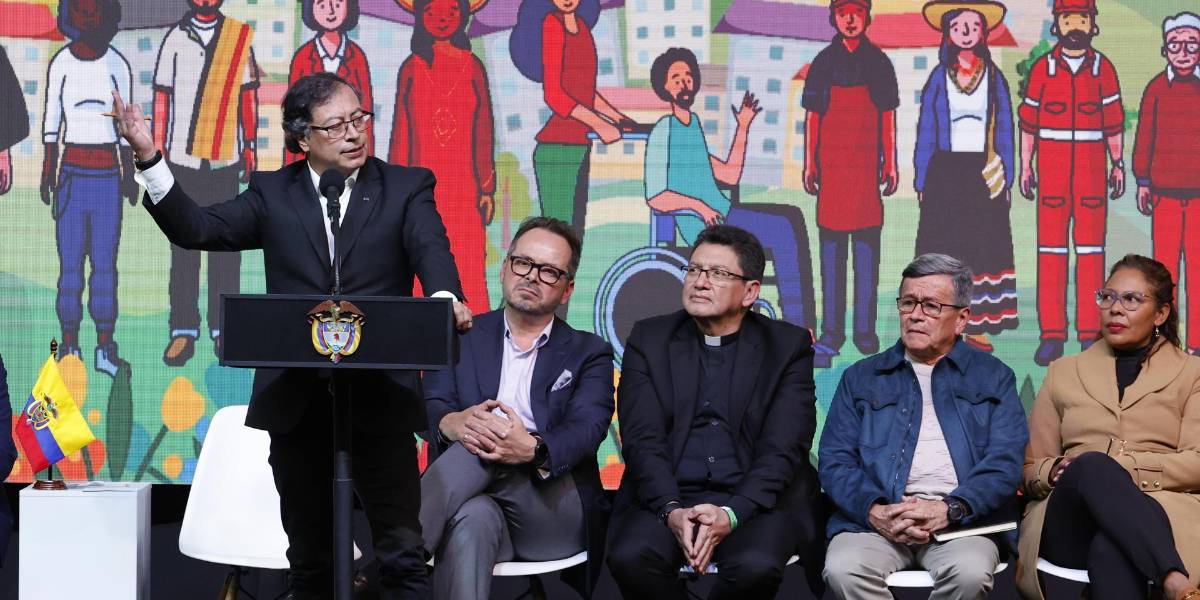Petro suspende diálogos de paz con el ELN tras enfrentamientos en Catatumbo