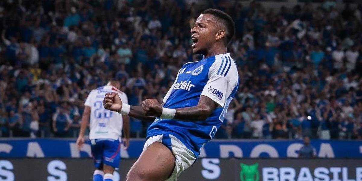 Keny Arroyo sufrió una lesión leve con el Cruzeiro y podrá estar ante el Corinthians