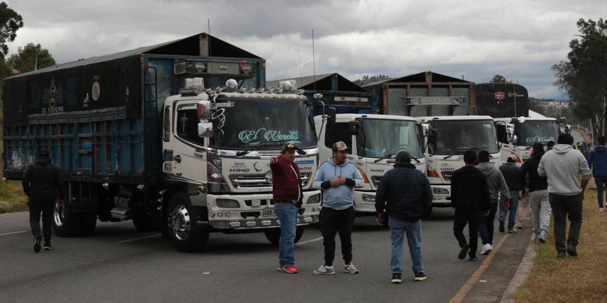 Quienes incurran en actos de terrorismo, bloqueos ilegales de vías o violencia organizada serán sancionados, indica la Presidencia