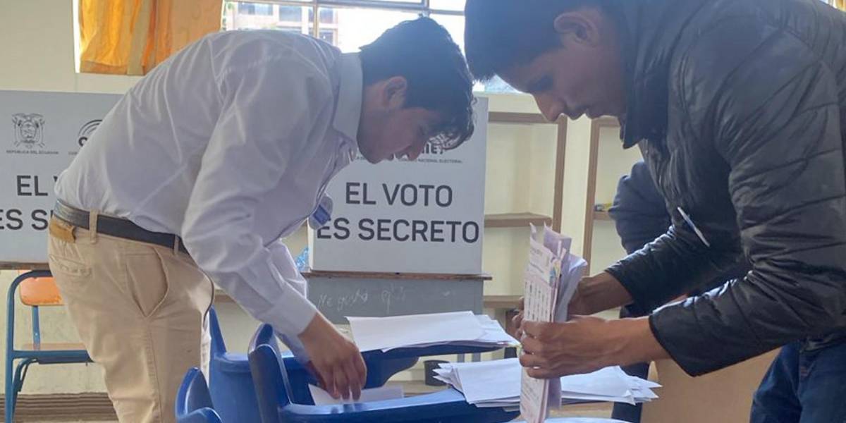 Elecciones Ecuador 2025 | Los votos nulos y blancos, ¿benefician a alguno de los candidatos?