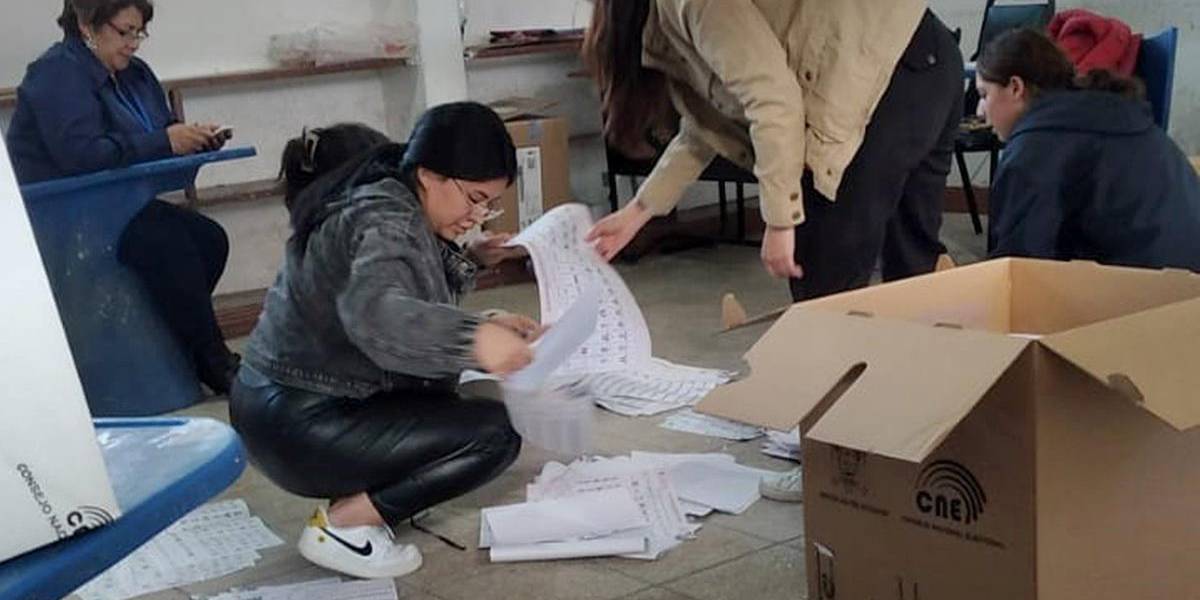 Elecciones Ecuador 2025: El 98 % de las actas de binomio presidencial fue procesado