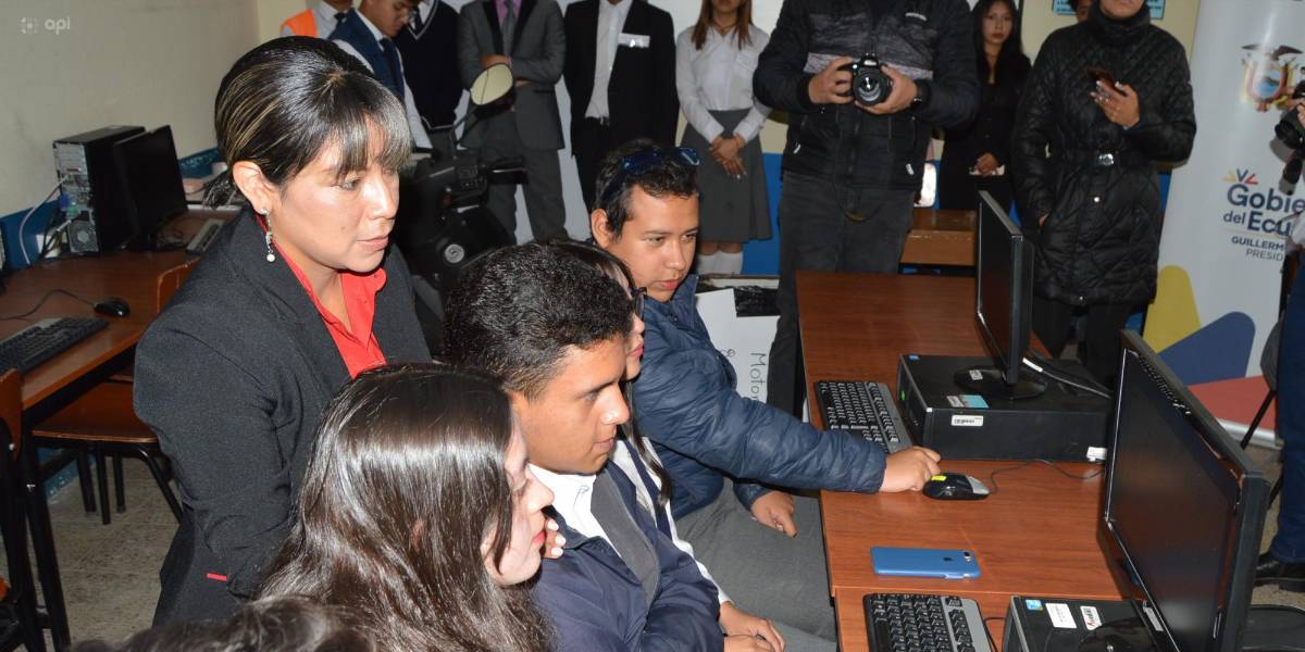 Las clases serán presenciales en la mañana y virtuales desde las 17:00 de este lunes por los cortes de luz