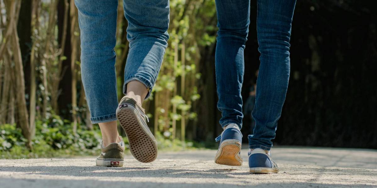 ¿Qué significa evitar pisar las líneas del suelo según la psicología?