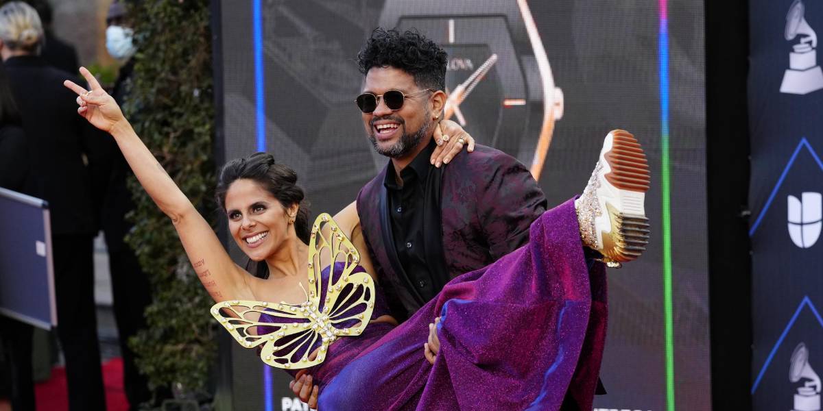 Tonos pastel y mucho amor en la alfombra de los Latin Grammy