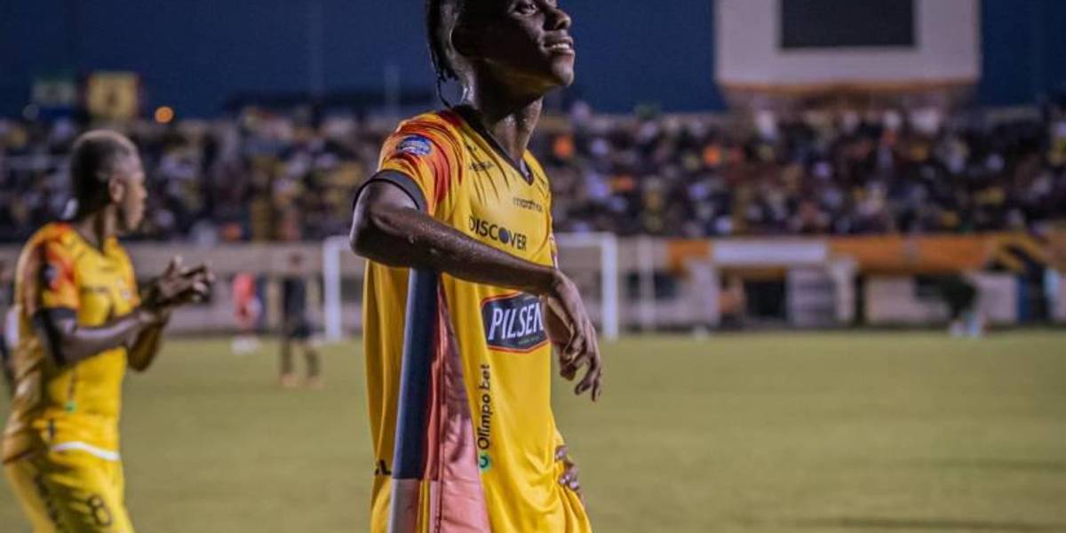 Desmienten que el FC Barcelona haya fichado a Allen Obando y acusan al representante del jugador de usar al club español