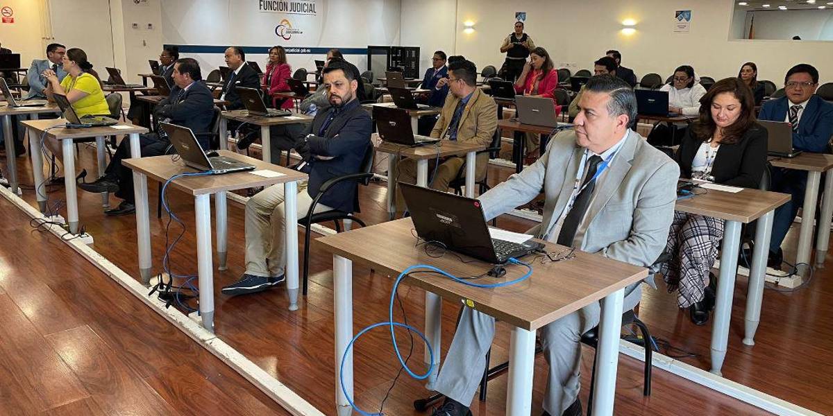 Los concursantes para jueces y conjueces de la Corte Nacional rinden el examen de confianza