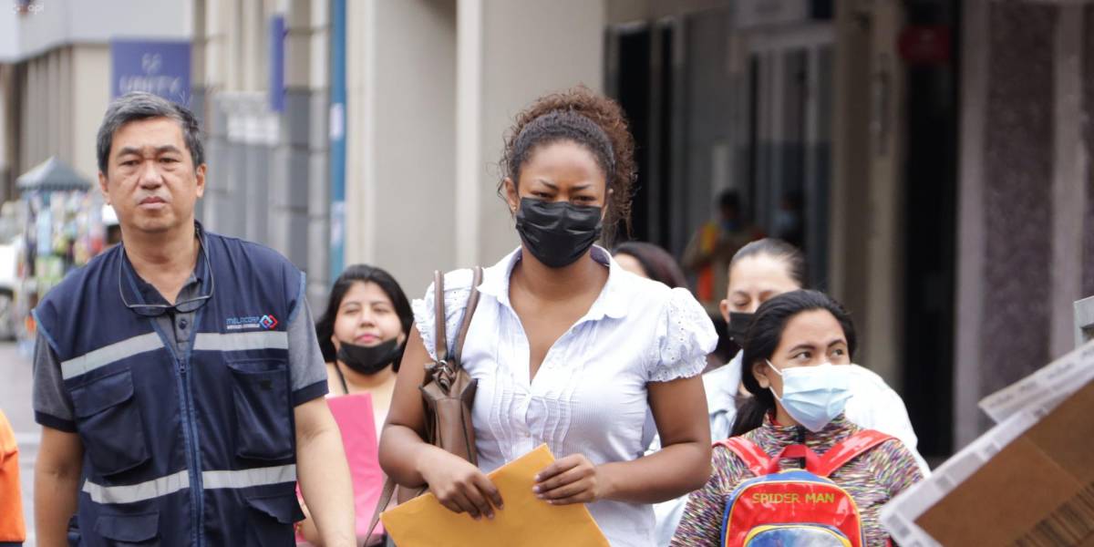 Pobreza en Ecuador cae al 25 %, siete puntos menos que hace un año, según el INEC