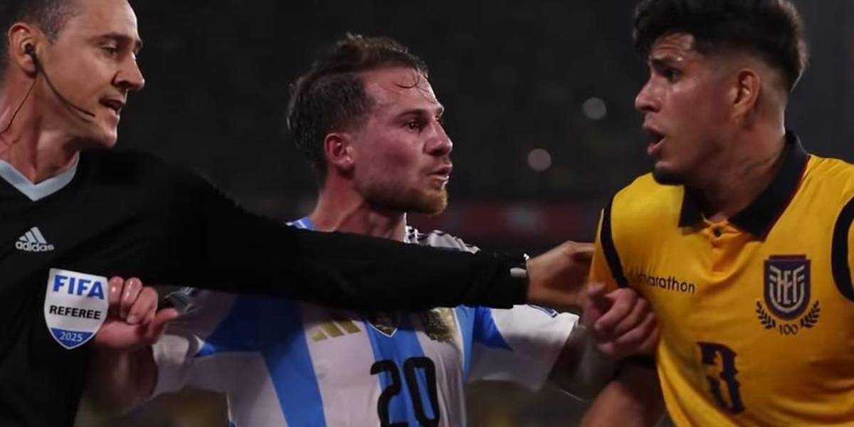 El cruce entre Hincapié y Mac Allister en pleno partido de Ecuador vs. Argentina