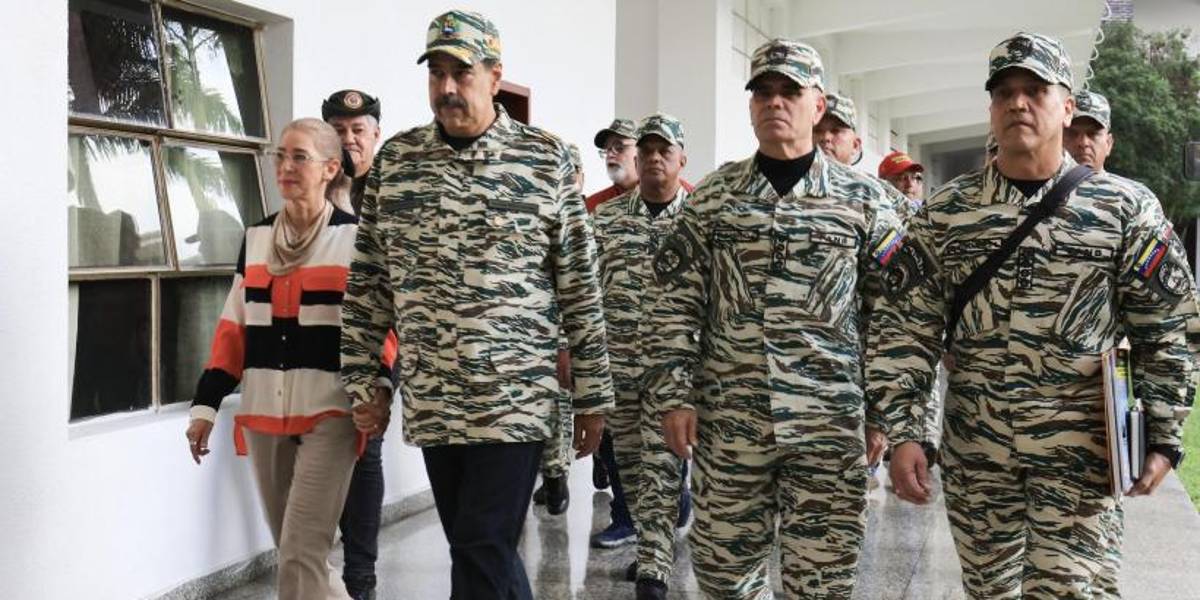 Venezuela refuerza presencia militar en sus fronteras; mientras EE. UU. despliega helicópteros