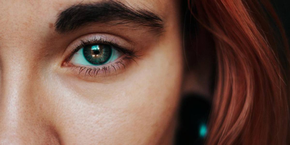 Desinflama y borra ojeras con este método natural y efectivo