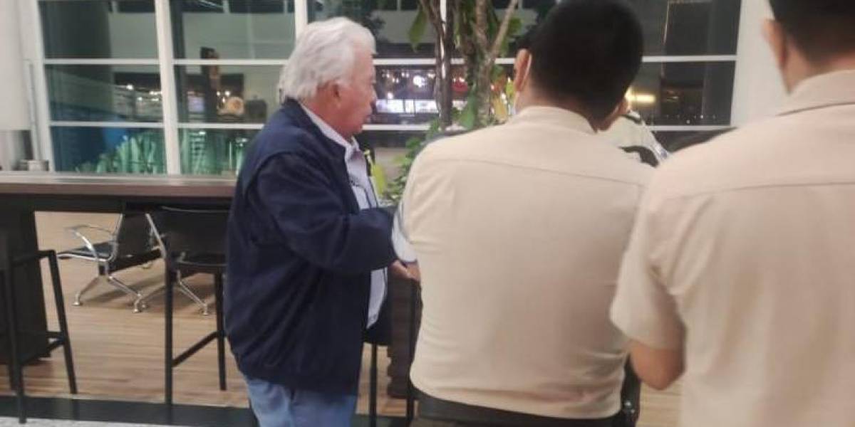 La Policía retiene a Danilo Carrera, cuñado del presidente Guillermo Lasso, en el aeropuerto de Guayaquil