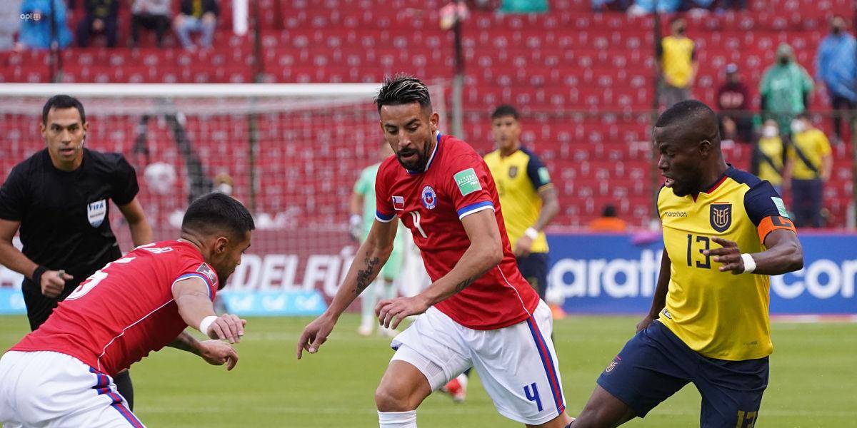 Ecuador empata 0-0 con Chile con un jugador menos