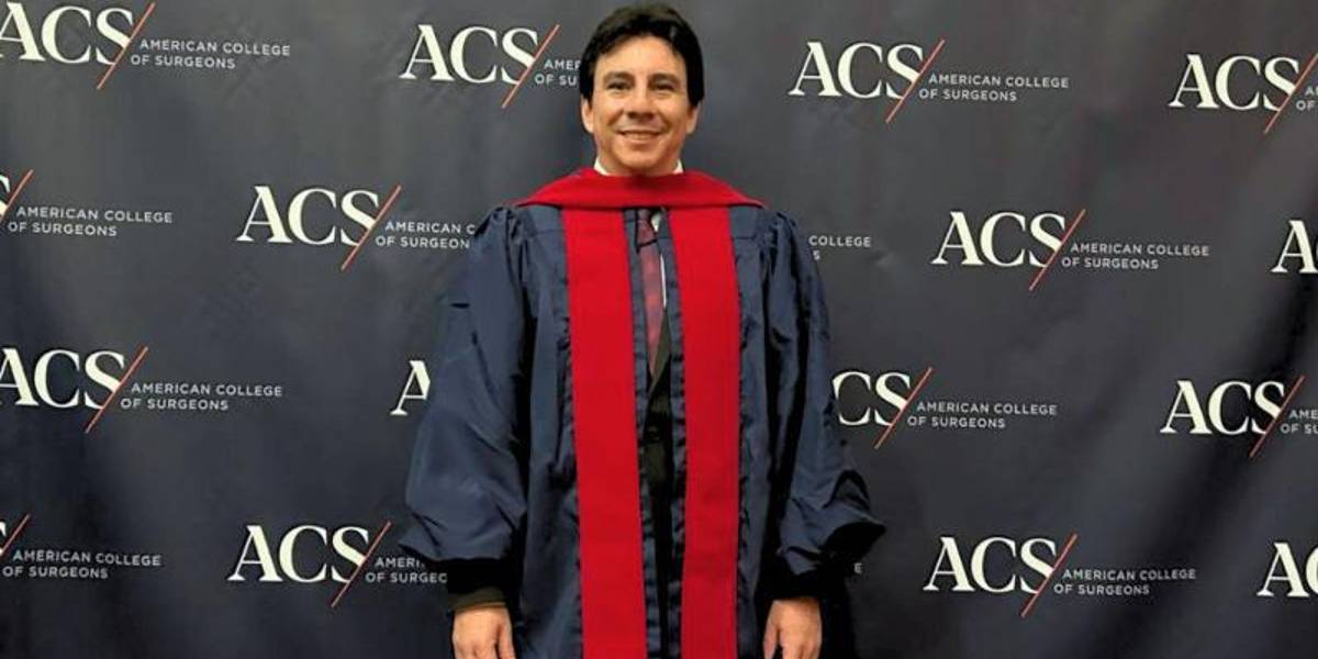 Napoleón Salgado, primer cirujano bariátrico del país reconocido por las sociedades médicas más prestigiosas del mundo