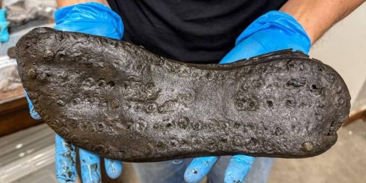 Encuentran zapatos gigantes en un fuerte romano en Inglaterra