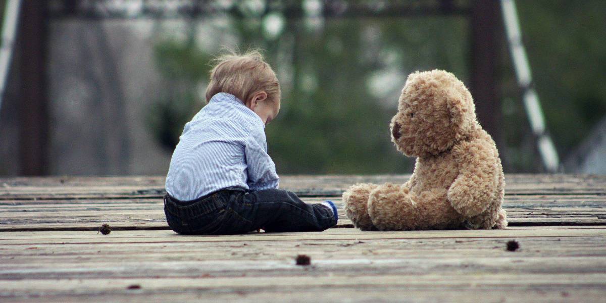 Ola de calor en Inglaterra: un bebé se quemó y perdió la piel de los pies al pisar las baldosas hirvientes