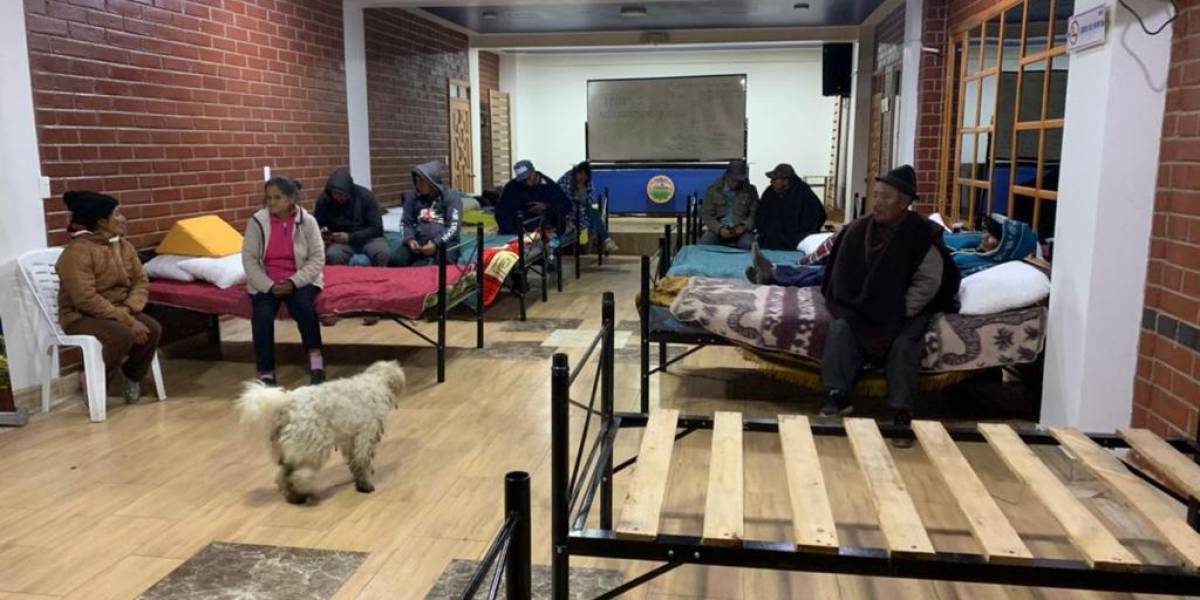 Damnificados por sismo en Carchi pasan la segunda noche fuera de sus casas