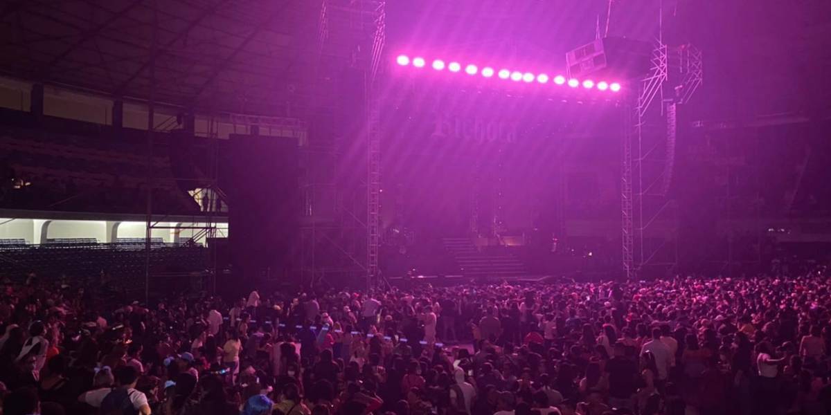 Karol G paró su concierto en Guayaquil porque lanzaron gas pimienta