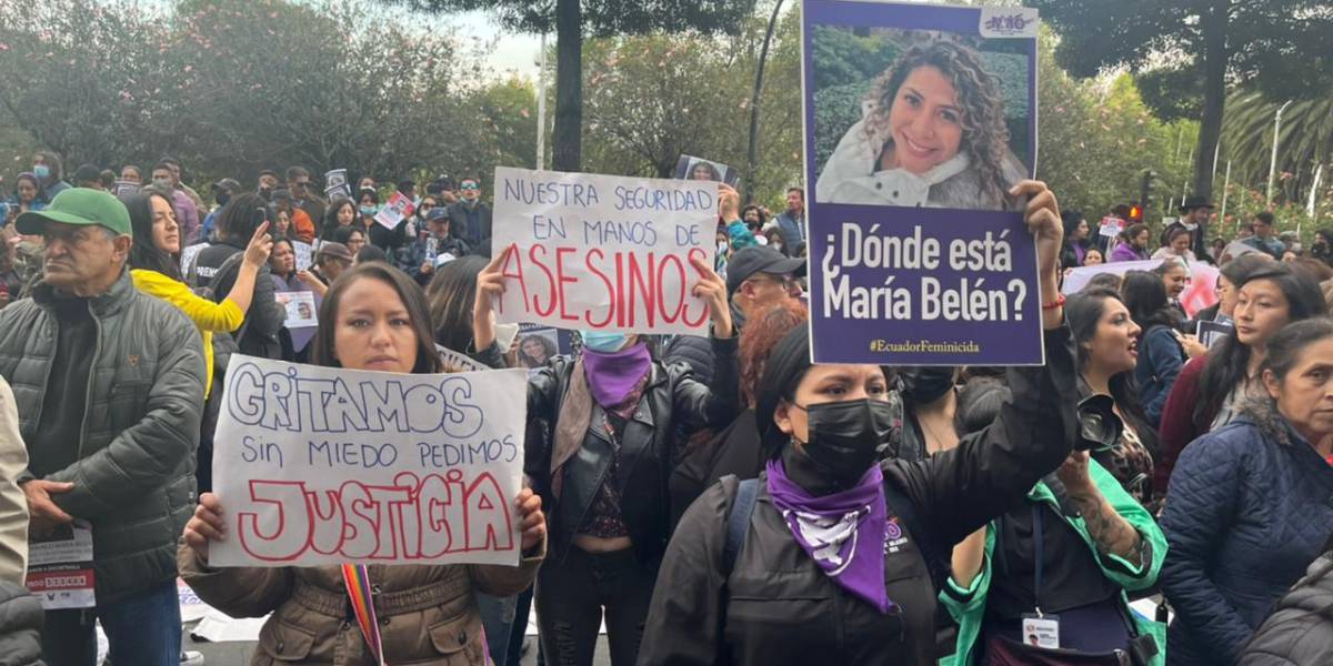 Nos falta María Belén Bernal; así se vivió la manifestación tras conocerse el femicidio