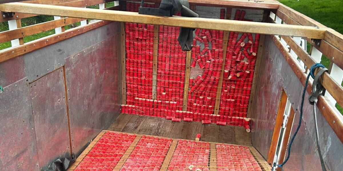 La Policía interceptó un camión con más de 700 cargas explosivas en Ibarra