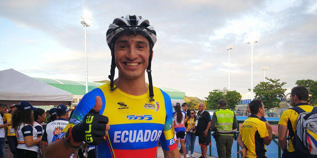 Jorge Bolaños se lleva la medalla de oro en los 10 mil metros del Panamericano de Patinaje
