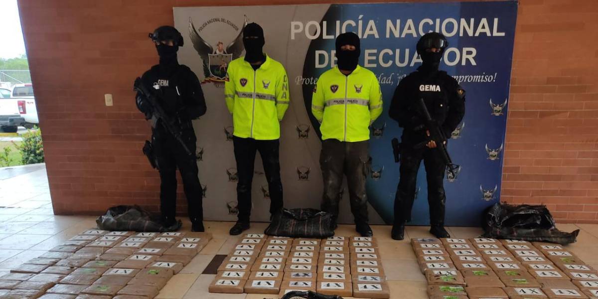Encuentran 138 kilos de cocaína abandonados cerca del Puerto de Guayaquil