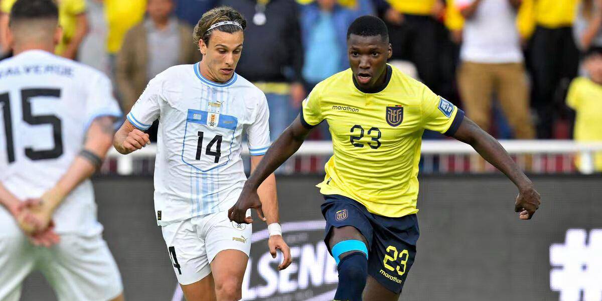 La FIFA multó a Ecuador por invasión de campo en el partido contra Uruguay