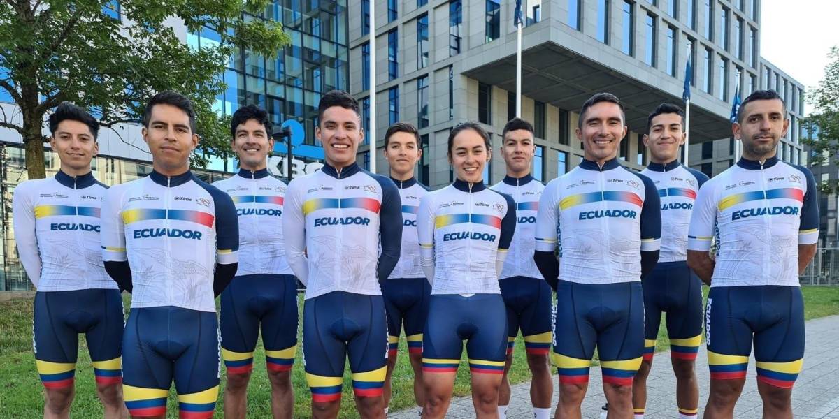 Selección de ciclismo se movilizó en bicicleta al aeropuerto de Quito para poder viajar a los Juegos Bolivarianos