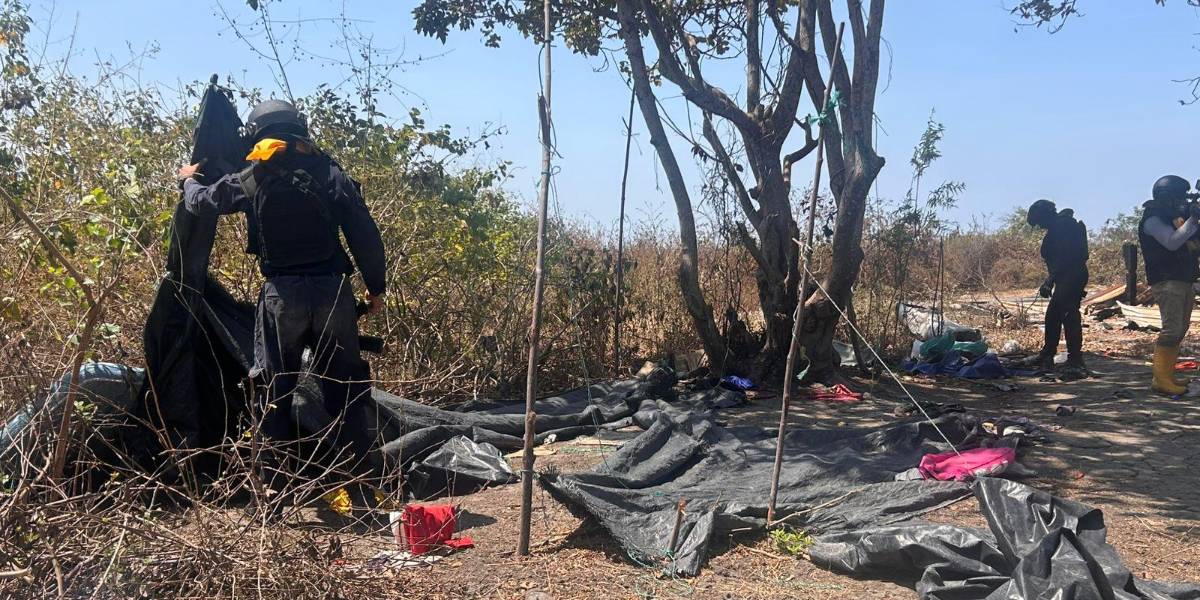 Así es un campamento que fue usado por Los Lobos para vigilar buques que pasan por el Golfo de Guayaquil