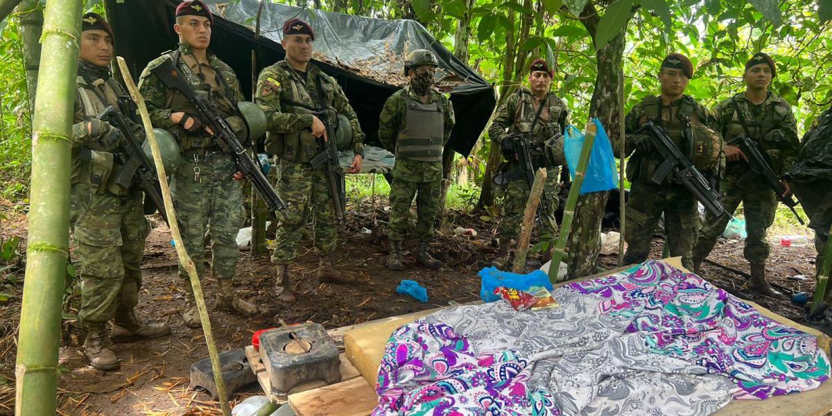 Hallan en Esmeraldas campamento abandonado de las disidencias de las FARC