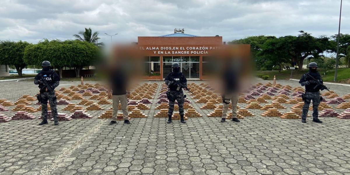 La Policía incauta más de 4,6 toneladas de cocaína en Bahía de Caráquez, Manabí