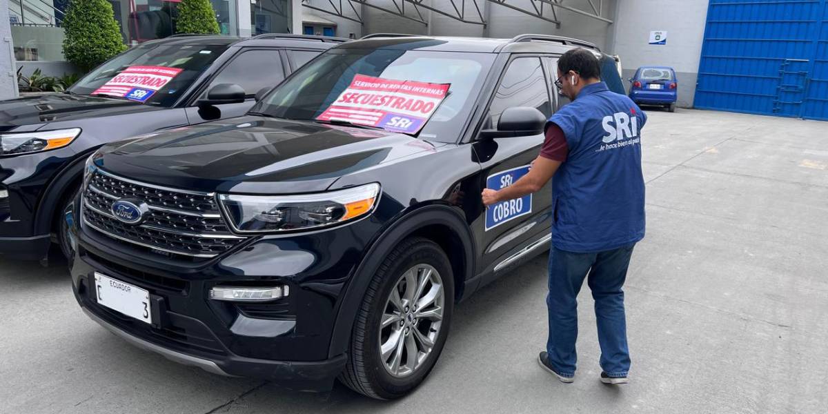 El SRI mantiene 116 vehículos embargados por deudas con la institución