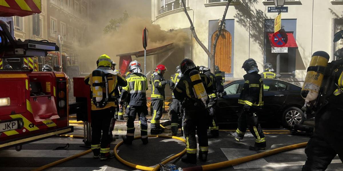 Incendio en restaurante ecuatoriano en Madrid, conocido por Ibai Llanos, deja 9 bomberos heridos
